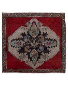 Vintage Turkish Rug Velaona
