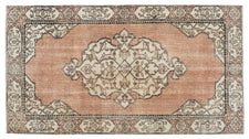 Vintage Distressed Rug Pelen