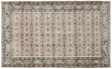 Vintage Distressed Rug Zelrion