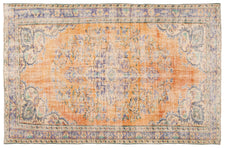 Vintage Distressed Rug Poizzik