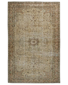 Vintage Distressed Rug Nelova