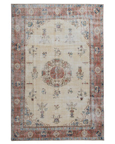 Vintage Distressed Rug Holova